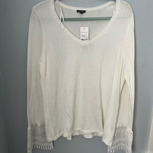 Hannah White V-Neck light‎ Sweater